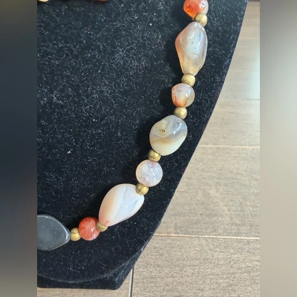 Vibrant Polished Agate Necklace with Gold Accents
